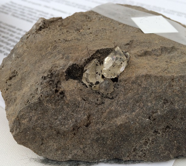 Herkiimer diamond in rock matrix.
From Herkimer, NY.
Collected by Ken and Justyn Wolf
Art Rains